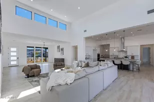 3330 W Desert Dawn Dr, Phoenix, AZ 85083 - Photo 9