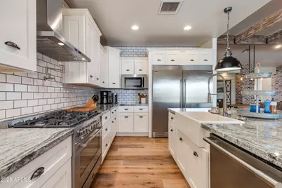 3838 E Devonshire Avenue, Phoenix, AZ 85018 - Photo 11