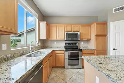 16916 W Northampton Road, Surprise, AZ 85374 - Photo 11