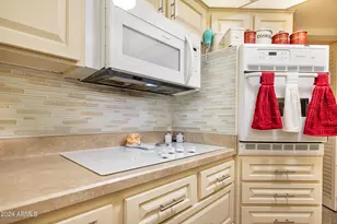 10630 W Pineaire Dr, Sun City, AZ 85351 - Photo 15