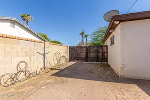 2752 W Royal Palm Rd, Phoenix, AZ 85051 - Photo 23