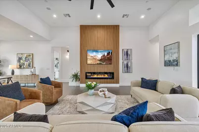 2305 E South Mountain Avenue, Phoenix, AZ 85042 - Photo 45