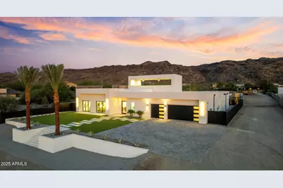 2305 E South Mountain Avenue, Phoenix, AZ 85042 - Photo 1