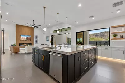 2305 E South Mountain Avenue, Phoenix, AZ 85042 - Photo 37