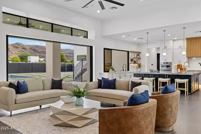 2305 E South Mountain Avenue, Phoenix, AZ 85042 - Photo 23