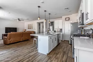 7039 N 84th Ave, Glendale, AZ 85305 - Photo 9