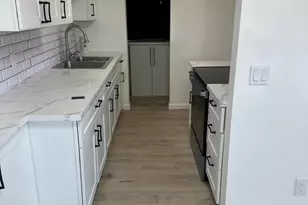 5203 N 42nd Dr, Phoenix, AZ 85019 - Photo 11