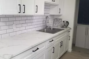 5203 N 42nd Dr, Phoenix, AZ 85019 - Photo 7