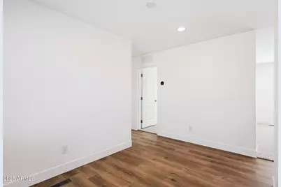 28575 N 250th Lane, Wittmann, AZ 85361 - Photo 11