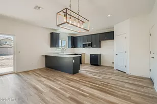 5519 S 11th Ave, Phoenix, AZ 85041 - Photo 9