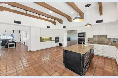 8712 N 68th Street, Paradise Valley, AZ 85253 - Photo 7