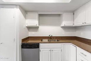 3201 N 38th St, Phoenix, AZ 85018 - Photo 15