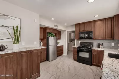 2070 E Manhatton Drive, Tempe, AZ 85282 - Photo 9