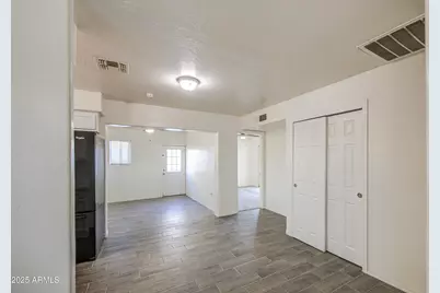 1129 E South Mountain Avenue, Phoenix, AZ 85042 - Photo 9