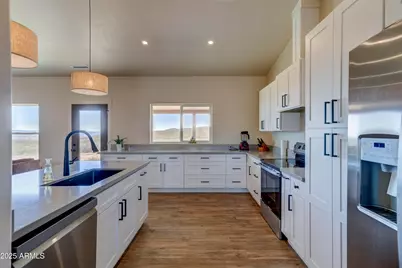 15963 Valentine Lane, Dewey, AZ 86327 - Photo 9