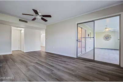 10114 W Royal Oak Road, Sun City, AZ 85351 - Photo 17