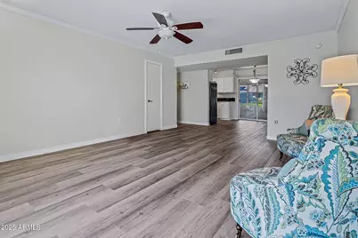 10114 W Royal Oak Road, Sun City, AZ 85351 - Photo 9