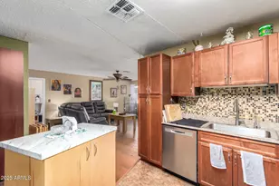 9672 N 72nd Ave, Peoria, AZ 85345 - Photo 11