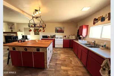 27230 S Coyote Trail, Congress, AZ 85332 - Photo 15