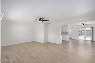 10076 W Peoria Ave, Sun City, AZ 85351 - Photo 9