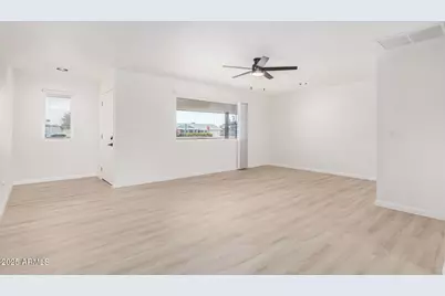 10076 W Peoria Avenue, Sun City, AZ 85351 - Photo 7