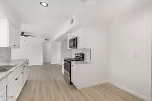 10076 W Peoria Ave, Sun City, AZ 85351 - Photo 13