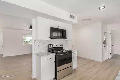 10076 W Peoria Avenue, Sun City, AZ 85351 - Photo 11