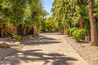 8424 N Golf Drive, Paradise Valley, AZ 85253 - Photo 9