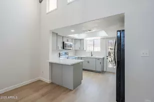 2223 E Catalina Dr, Phoenix, AZ 85016 - Photo 9