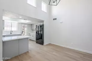 2223 E Catalina Dr, Phoenix, AZ 85016 - Photo 7