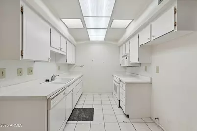 10072 W Lancaster Drive, Sun City, AZ 85351 - Photo 7