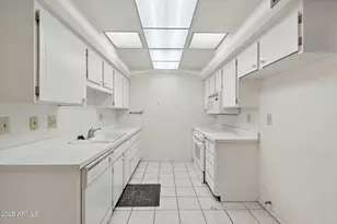 10072 W Lancaster Dr, Sun City, AZ 85351 - Photo 7