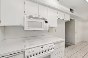 10072 W Lancaster Dr, Sun City, AZ 85351 - Photo 11