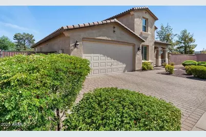 62 W Hackberry Avenue, San Tan Valley, AZ 85140 - Photo 3