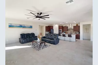 5863 N 86 Lane, Glendale, AZ 85305 - Photo 11