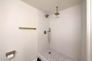 8238 E Keim Dr, Scottsdale, AZ 85250 - Photo 17