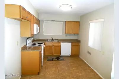 10916 W Peoria Avenue, Sun City, AZ 85351 - Photo 9