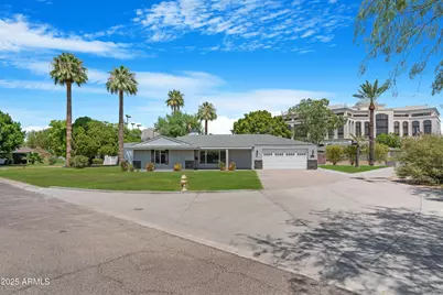 3001 N 43rd Place, Phoenix, AZ 85018 - Photo 1