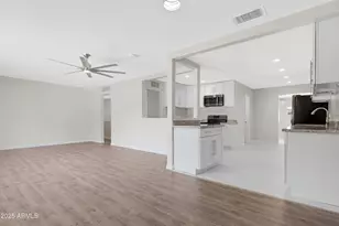 3001 N 43rd Pl, Phoenix, AZ 85018 - Photo 11