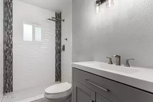 3336 E Earll Dr, Phoenix, AZ 85018 - Photo 31