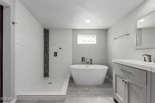 3336 E Earll Dr, Phoenix, AZ 85018 - Photo 17