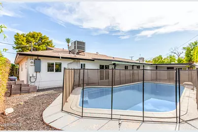 3336 E Earll Drive, Phoenix, AZ 85018 - Photo 1