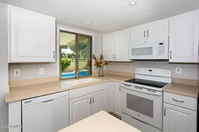 7232 S La Rosa Drive, Tempe, AZ 85283 - Photo 3