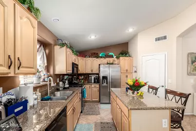 43572 W Sunland Drive, Maricopa, AZ 85138 - Photo 15