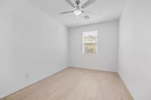 13362 W Eagle Feather Rd, Peoria, AZ 85383 - Photo 3