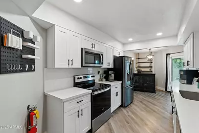 10634 W Hutton Drive, Sun City, AZ 85351 - Photo 13