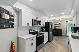 10634 W Hutton Dr, Sun City, AZ 85351 - Photo 13