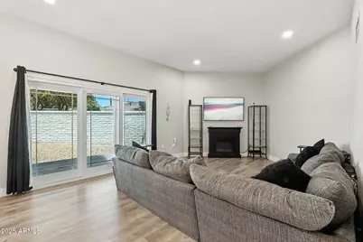 10634 W Hutton Drive, Sun City, AZ 85351 - Photo 9