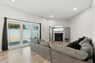 10634 W Hutton Dr, Sun City, AZ 85351 - Photo 9