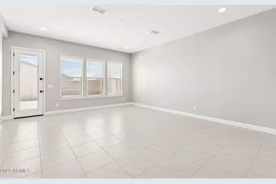 5623 N 193rd Drive, Litchfield Park, AZ 85340 - Photo 3